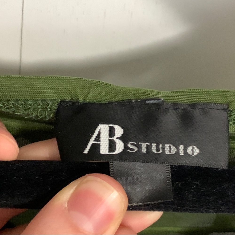 AB Studio Ruffled Crop Top - Picture 3 of 3